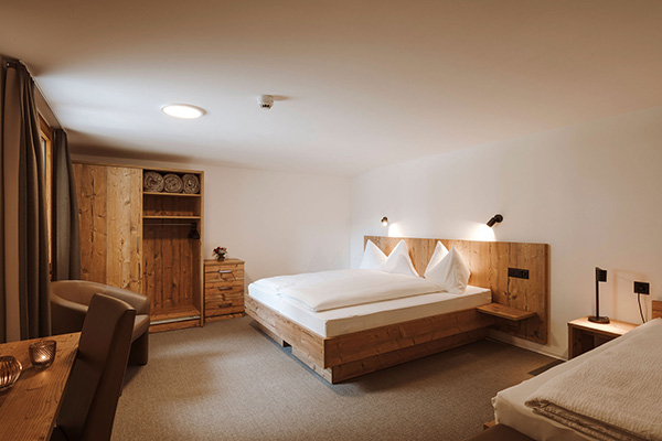 Dreibettzimmer, Hotel Restaurant Bergfreund Dreibettzimmer, Hotel Restaurant Bergfreund